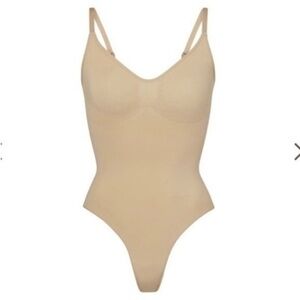 SKIMS BODYSUIT SEAMLESS SCULPT THONG BODYSUIT CLAY BEIGE large